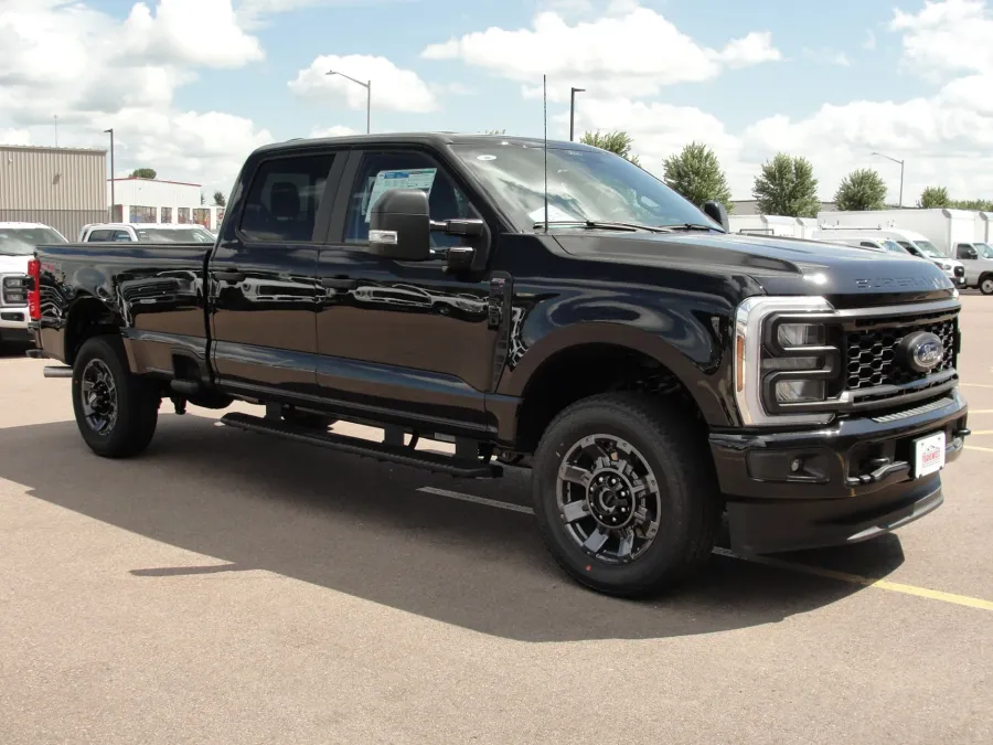 2024 Ford F-250 | Photo 7 of 14