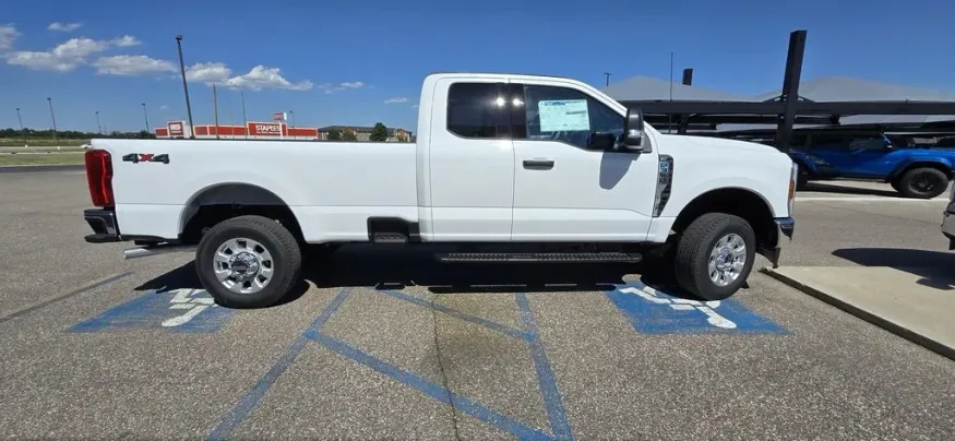 2024 Ford F-350SD | Photo 4 of 30