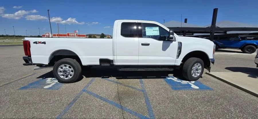 2024 Ford F-350SD | Photo 4 of 30