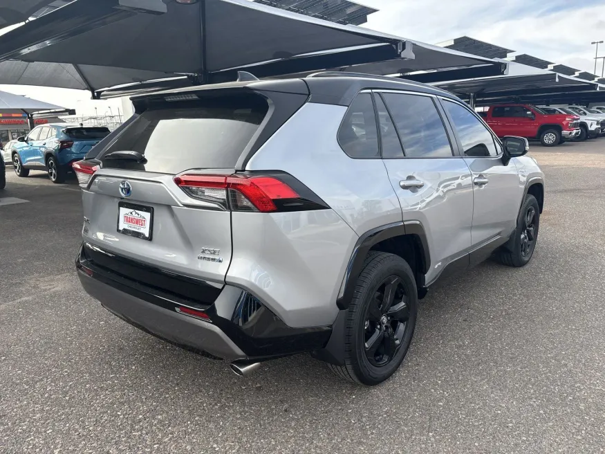 2020 Toyota RAV4 Hybrid XSE | Photo 4 of 22