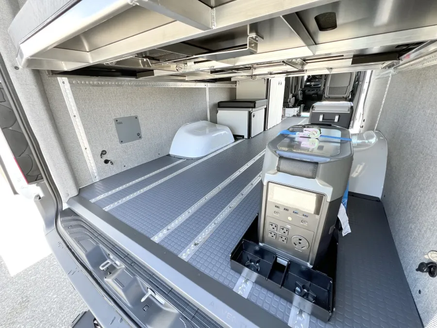 2023 Winnebago Adventure Wagon 70 SE | Photo 14 of 15