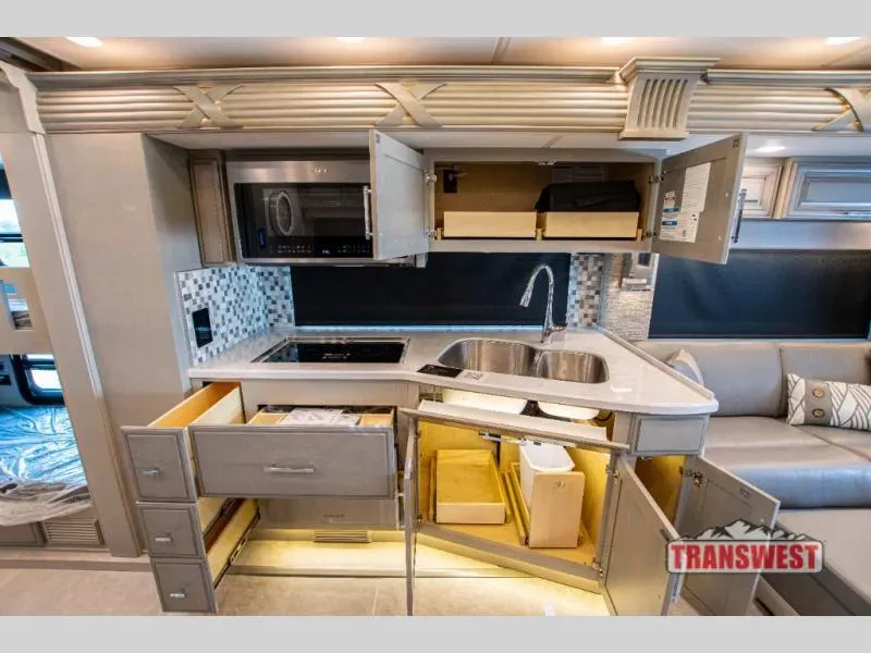 2023 Newmar Supreme Aire 4509 | Photo 17 of 45