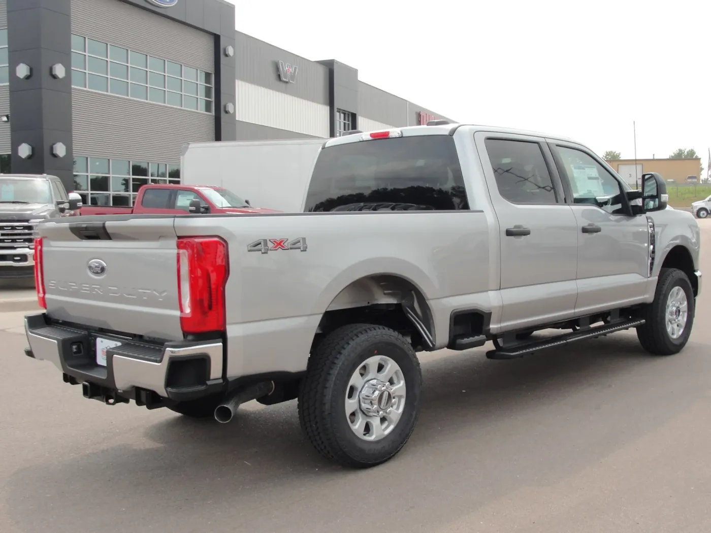 2024 Ford F-350 | Photo 5 of 17