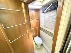 2008 Newmar Dutch Star 4317 | Thumbnail Photo 19 of 33