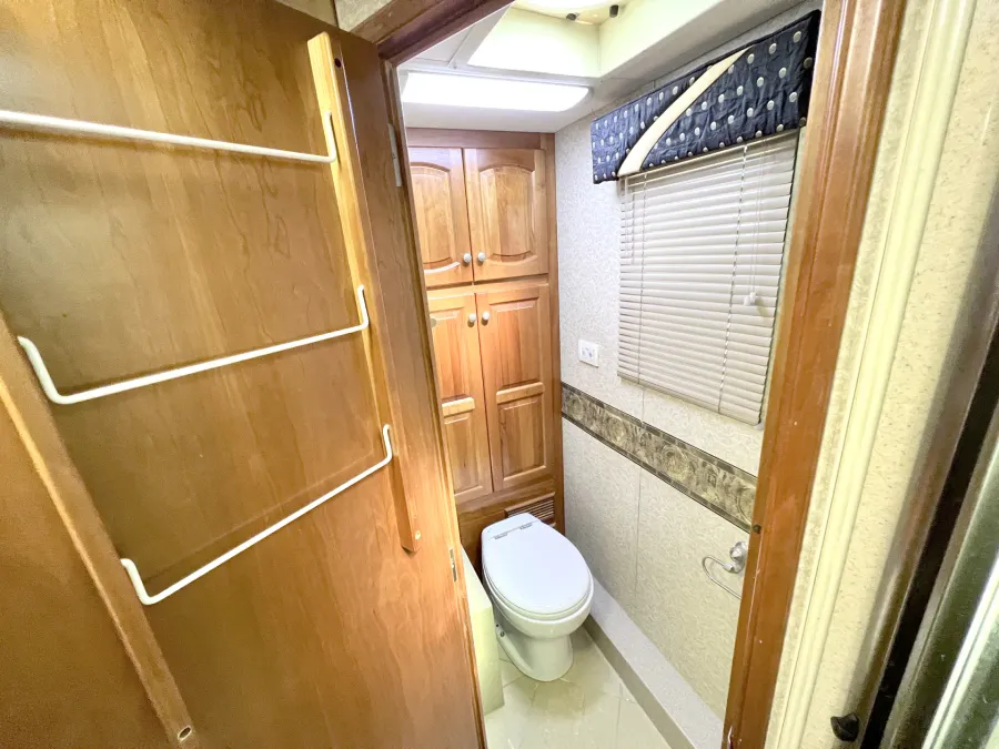 2008 Newmar Dutch Star 4317 | Photo 19 of 33