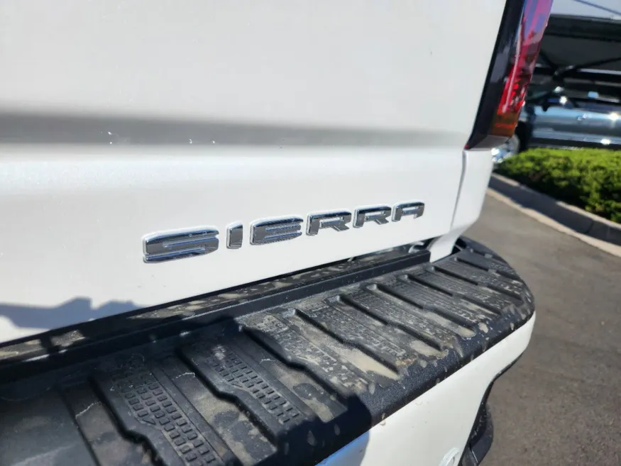 2025 GMC Sierra 3500HD Denali Ultimate | Photo 15 of 30