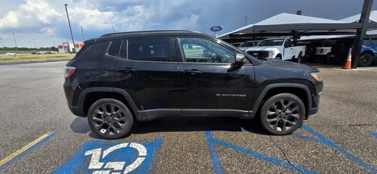 2021 Jeep Compass | Photo 4 of 28