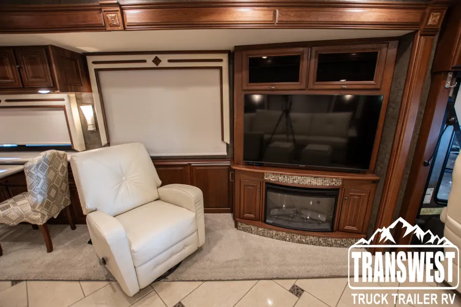 2015 Winnebago Tour 42 QD | Photo 5 of 24