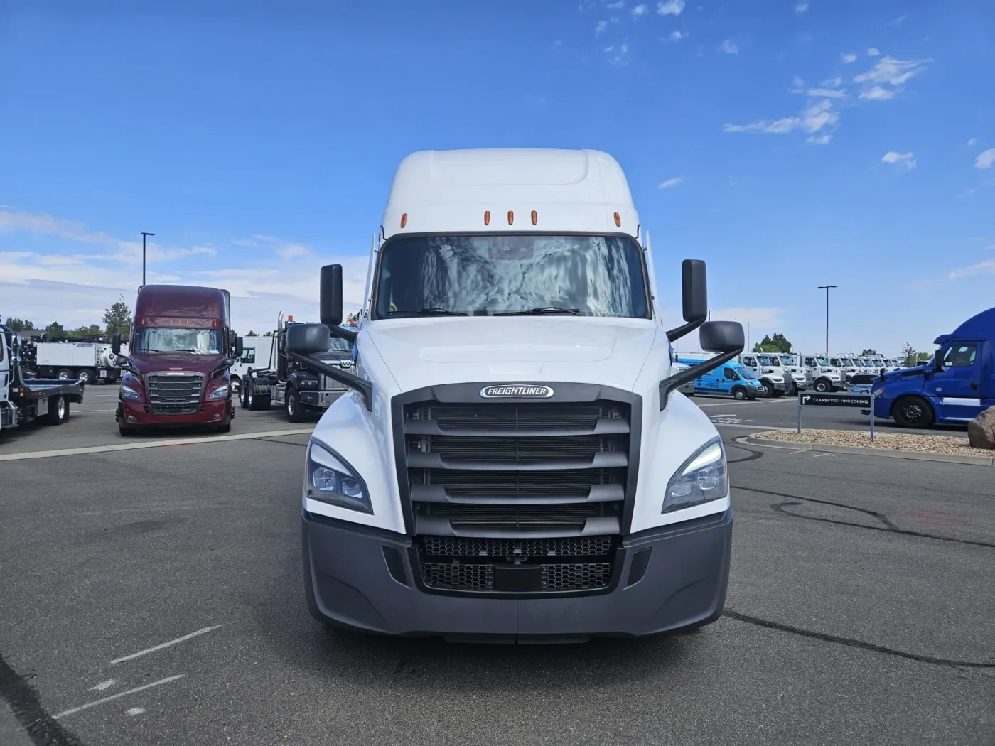 2024 Freightliner Cascadia 126 | Photo 2 of 18