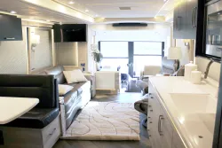 2023 Emerald Prevost H3-45 | Thumbnail Photo 4 of 34