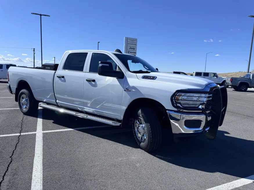 2024 RAM 2500 Tradesman | Photo 4 of 17