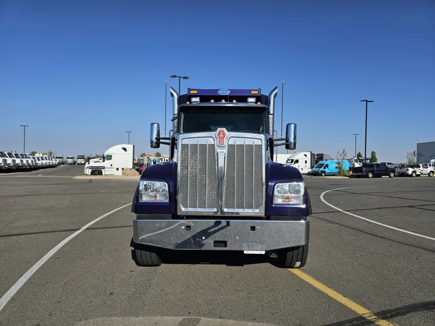 2024 Kenworth W990 | Photo 2 of 18