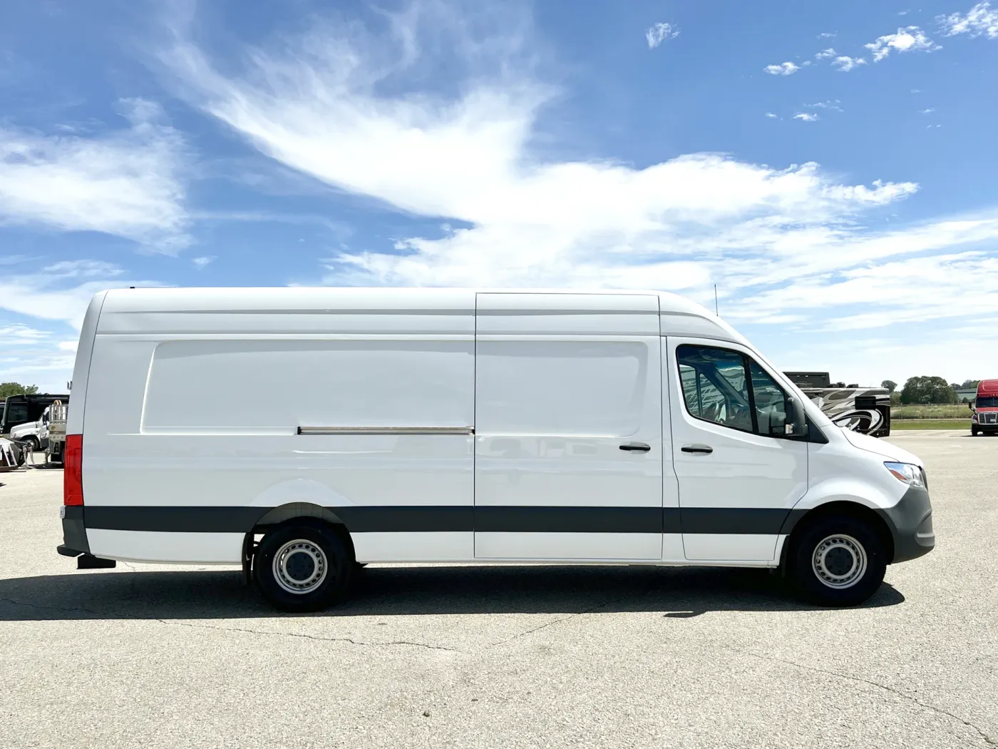 2022 Mercedes Benz Sprinter 2500 | Photo 2 of 20