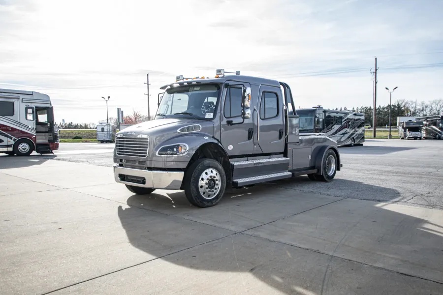 2023 Freightliner M2 106 Bolt | Photo 3 of 14