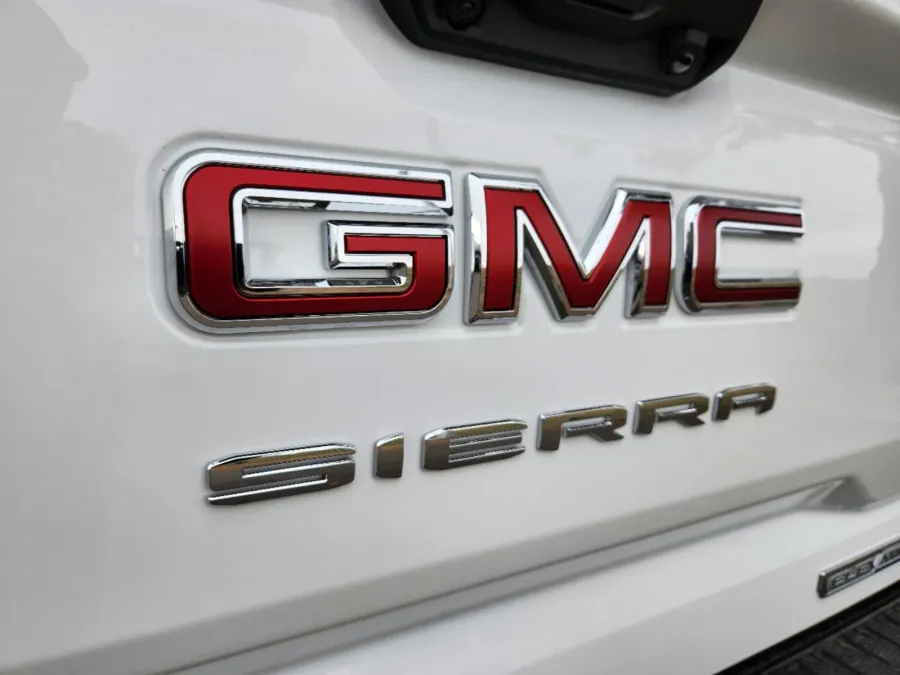 2025 GMC Sierra 1500 Elevation | Photo 15 of 29