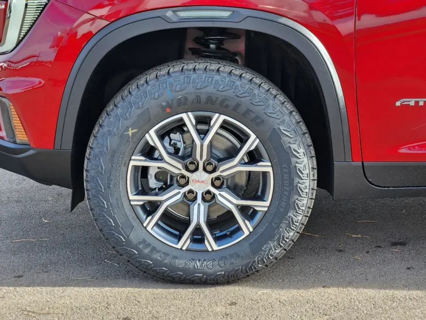 2025 GMC Acadia AWD AT4 | Photo 23 of 32