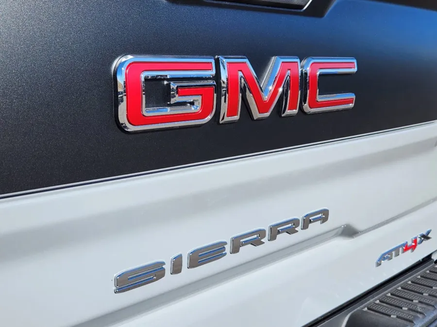 2025 GMC Sierra 1500 AT4X | Photo 14 of 33