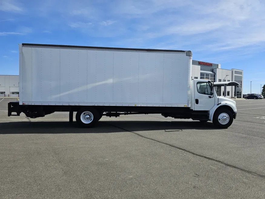 2018 Freightliner M2 106 | Photo 4 of 20