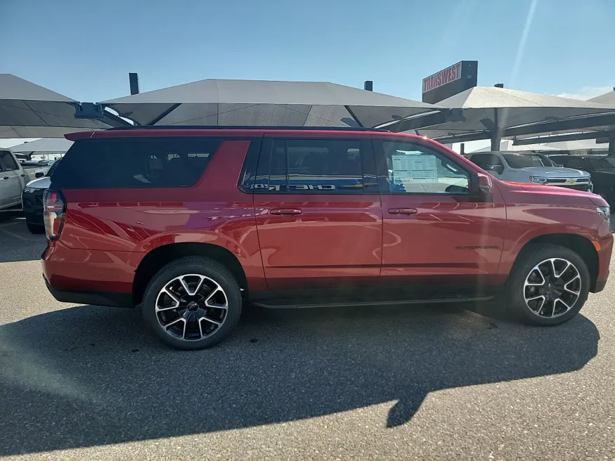 2024 Chevrolet Suburban RST | Photo 7 of 25