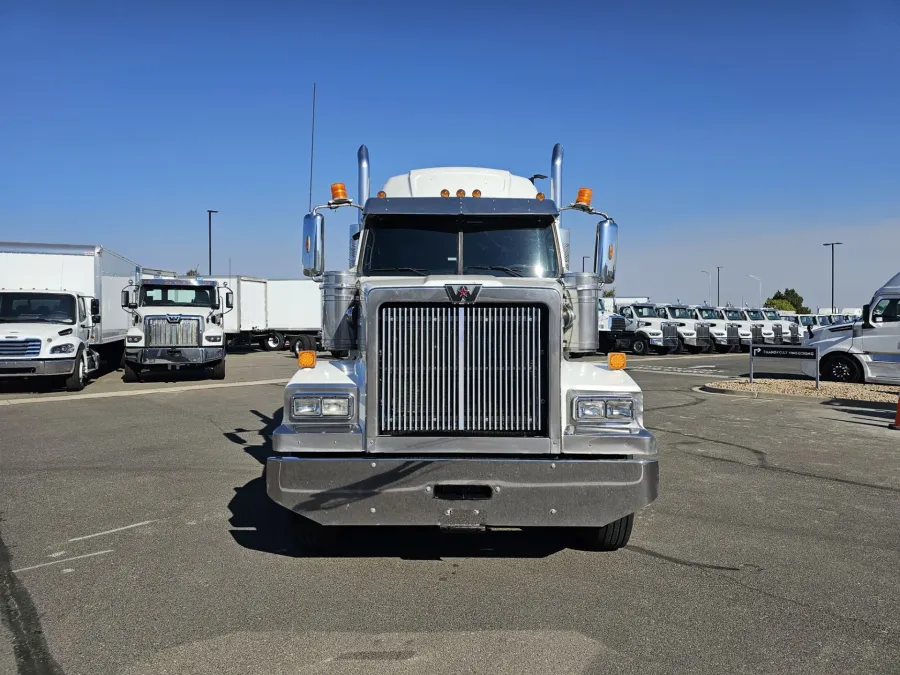 2019 Western Star 4900FA | Photo 2 of 23