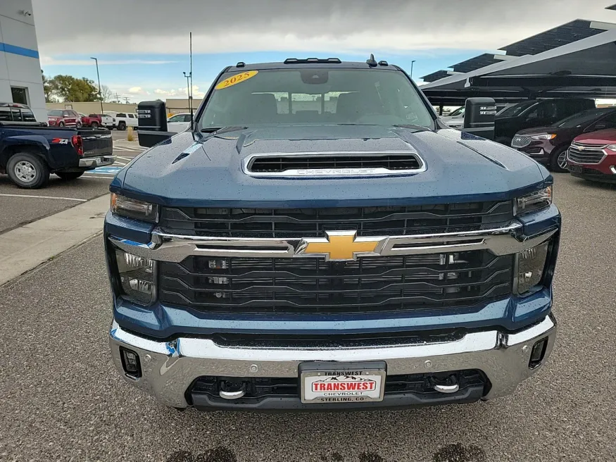 2025 Chevrolet Silverado 3500HD LT | Photo 8 of 17