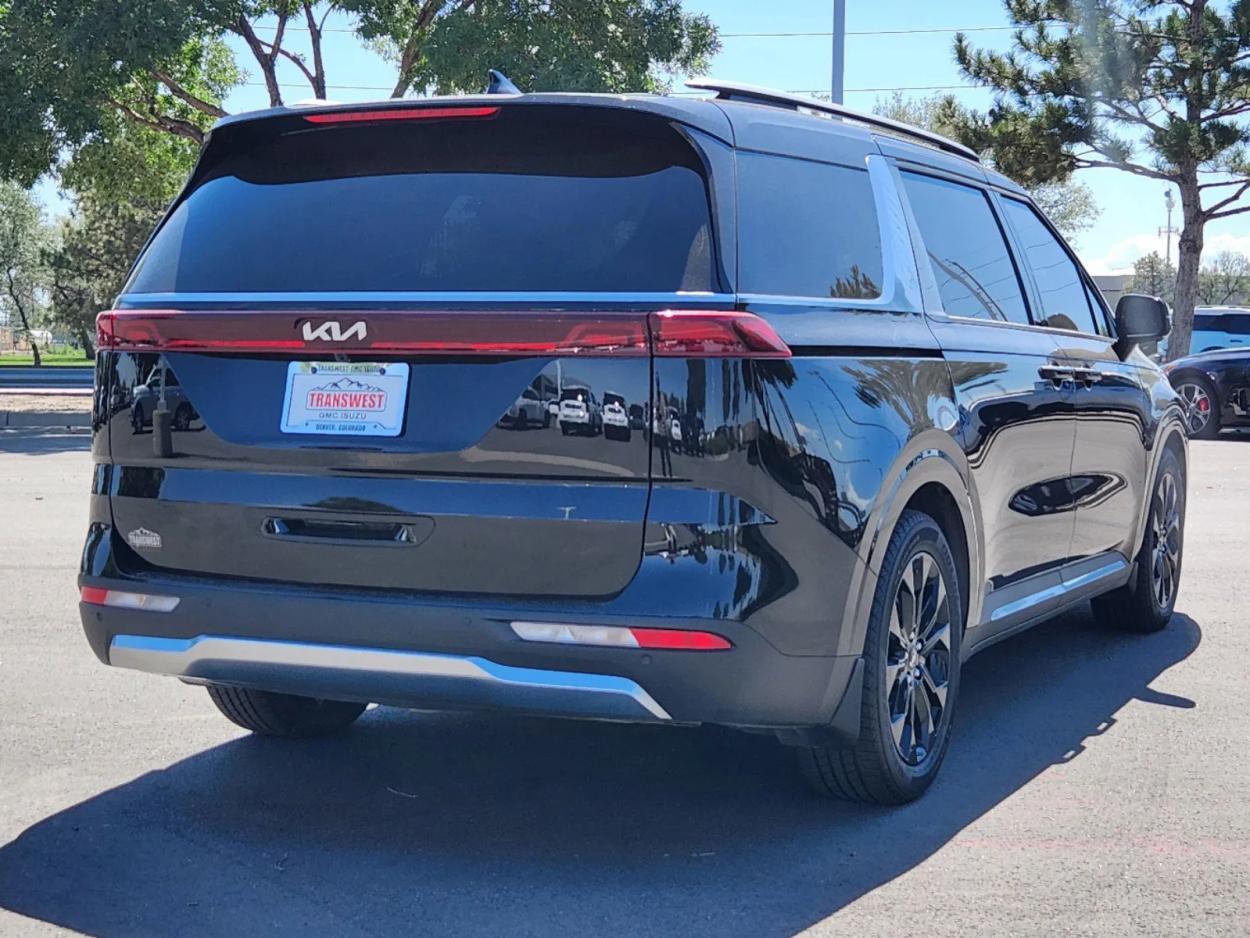 2022 Kia Carnival SX | Photo 2 of 29