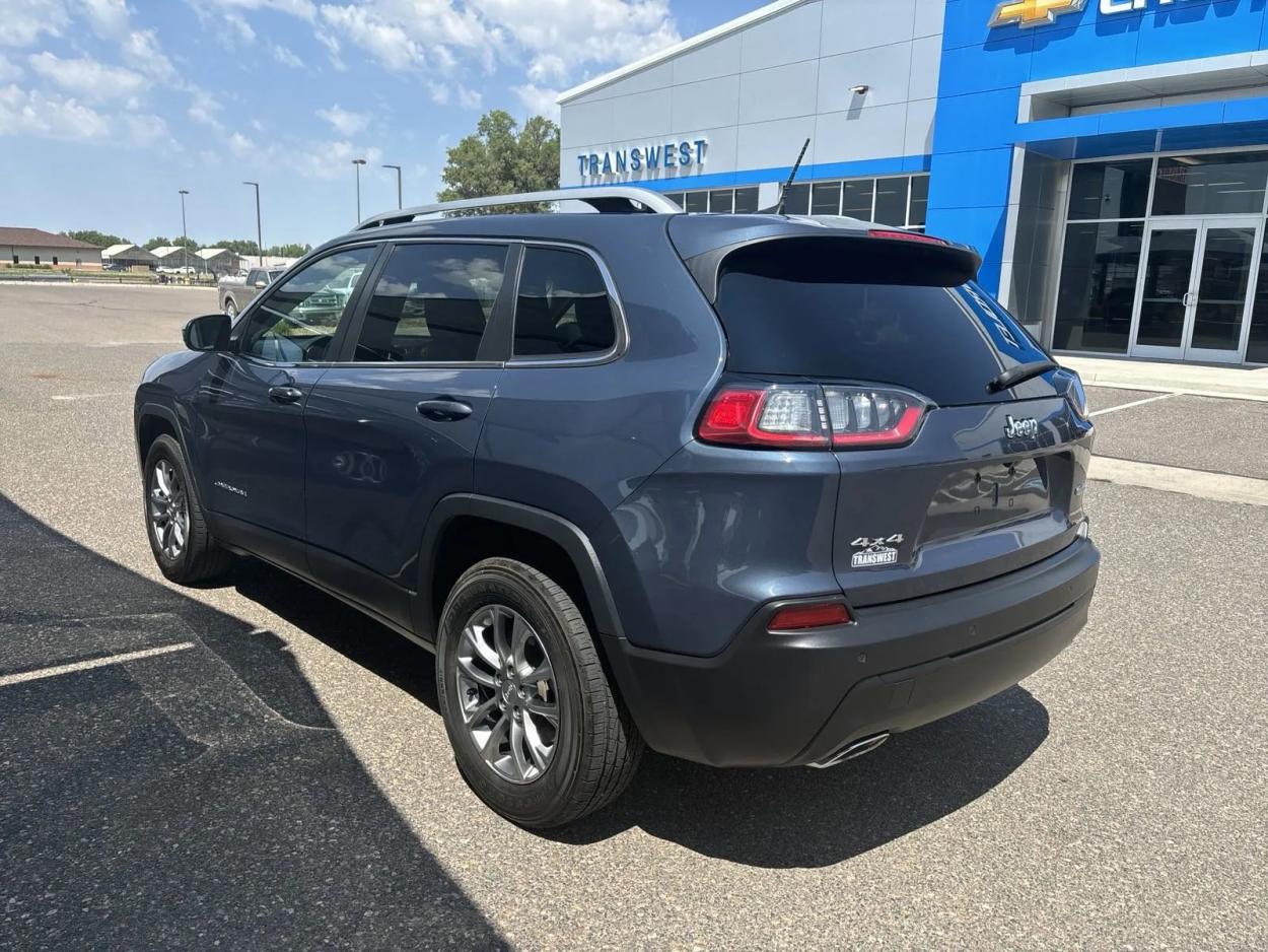 2021 Jeep Cherokee Latitude Lux | Photo 2 of 20