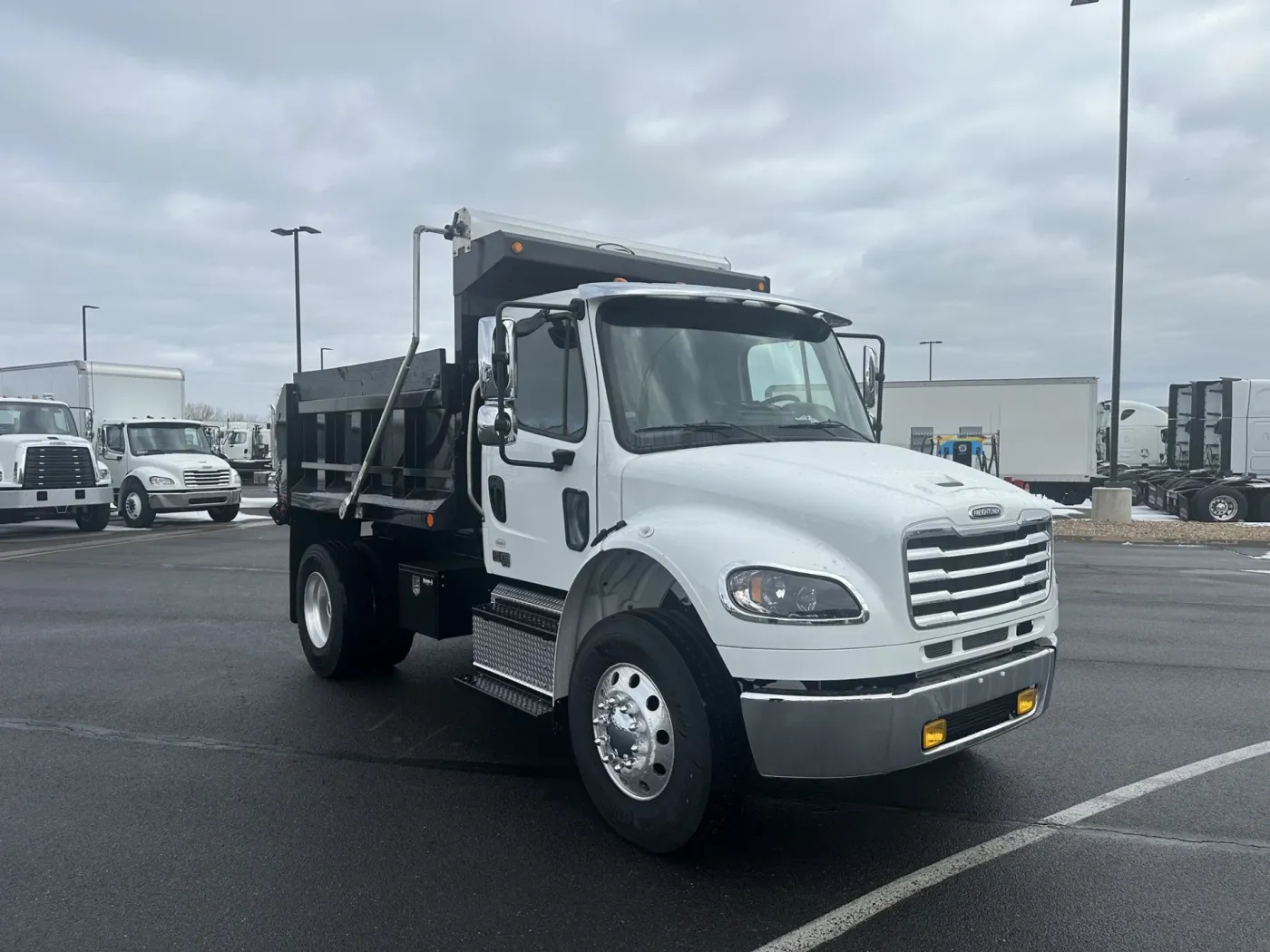 2025 Freightliner M2 106 | Photo 3 of 14