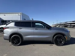 2023 Mitsubishi Outlander | Thumbnail Photo 6 of 16