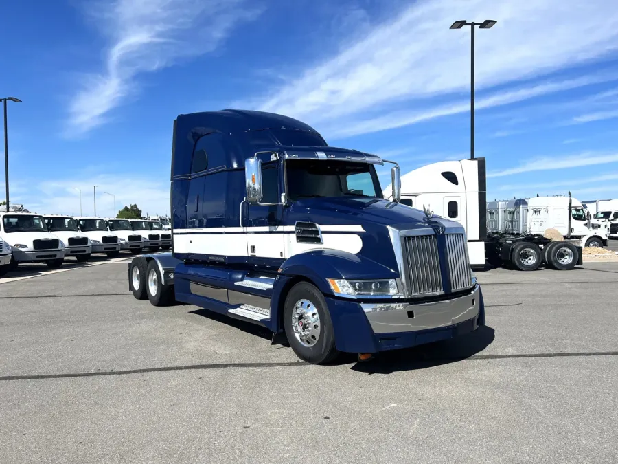 2020 Western Star 5700XE | Photo 3 of 22