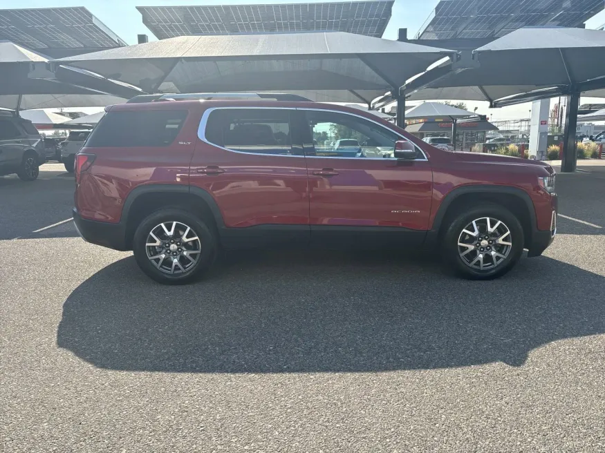 2023 GMC Acadia SLT | Photo 5 of 24