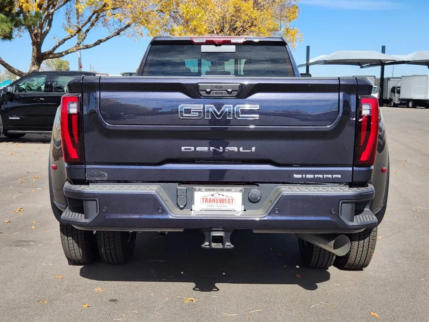 2025 GMC Sierra 3500HD Denali Ultimate | Photo 13 of 32