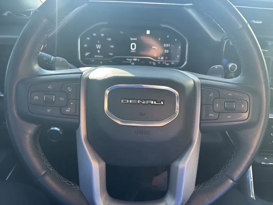 2022 GMC Sierra 1500 Denali | Photo 18 of 22