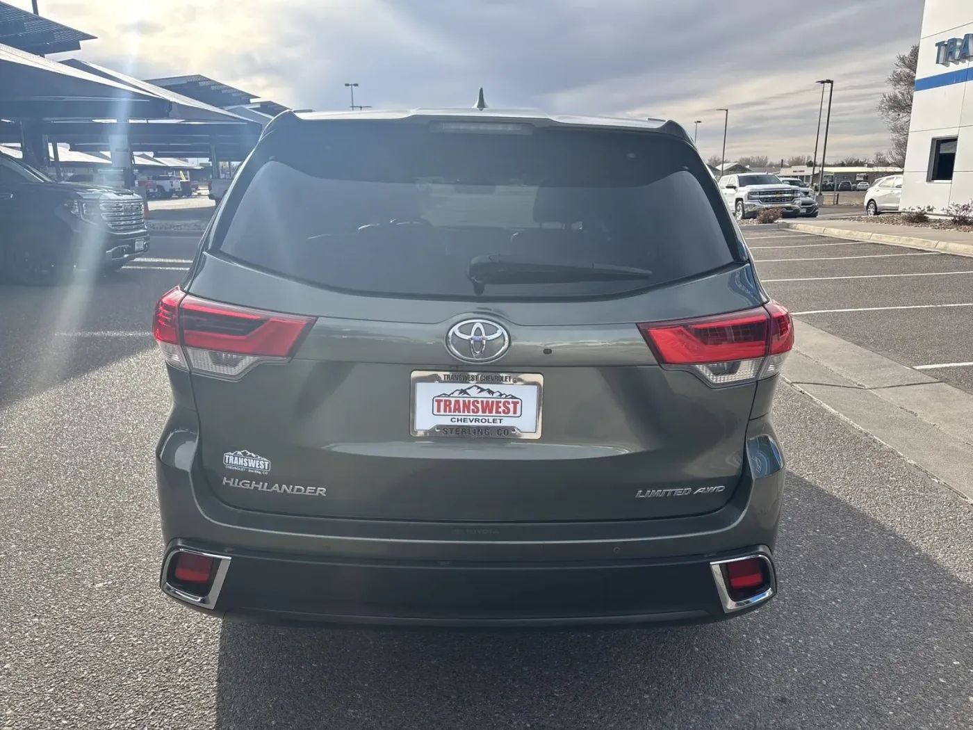 2017 Toyota Highlander | Photo 3 of 24