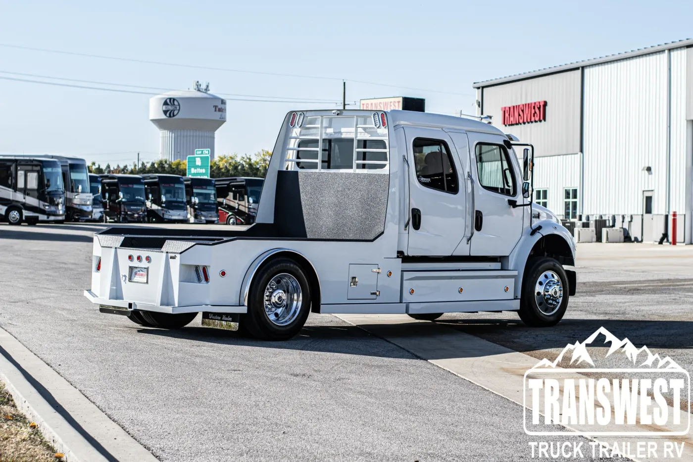 2023 Freightliner M2 106 | Photo 5 of 25