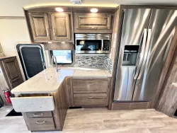 2020 Jayco Seneca 37K | Thumbnail Photo 9 of 30