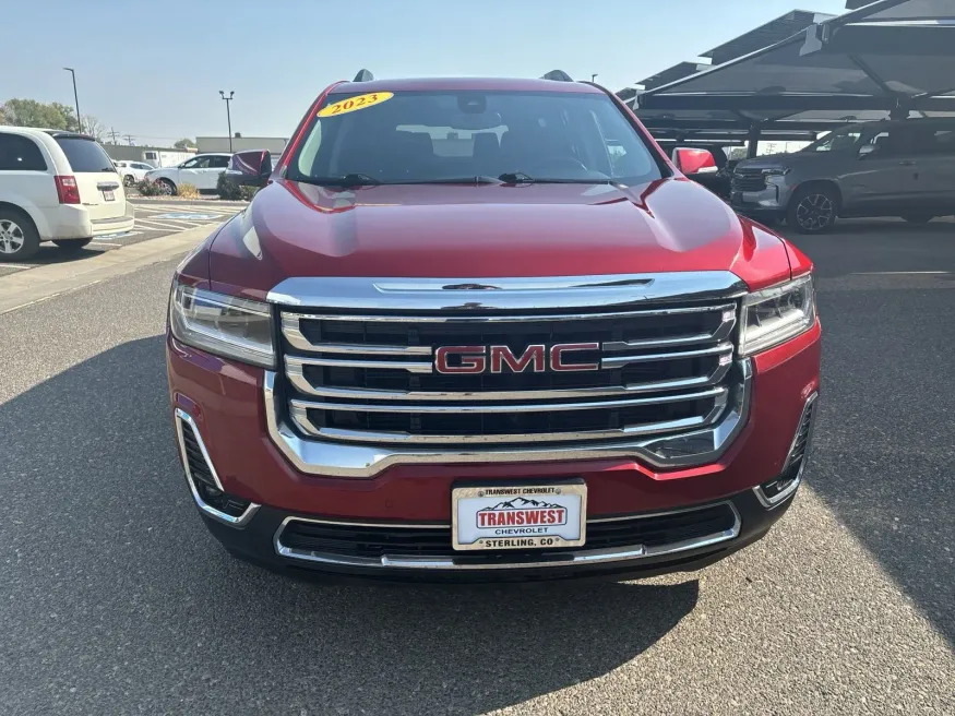 2023 GMC Acadia SLT | Photo 7 of 24