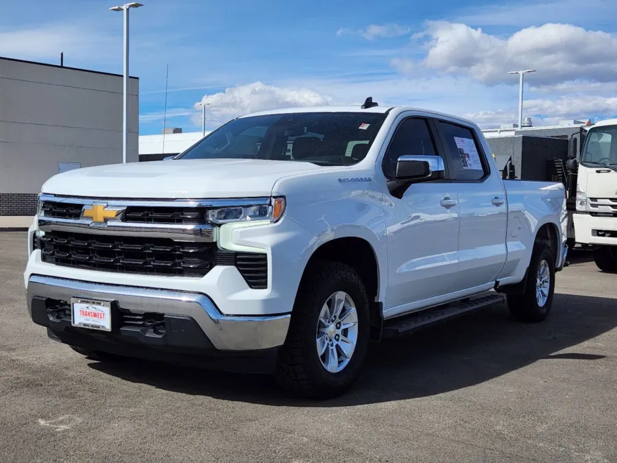 2024 Chevrolet Silverado 1500 LT | Photo 3 of 30