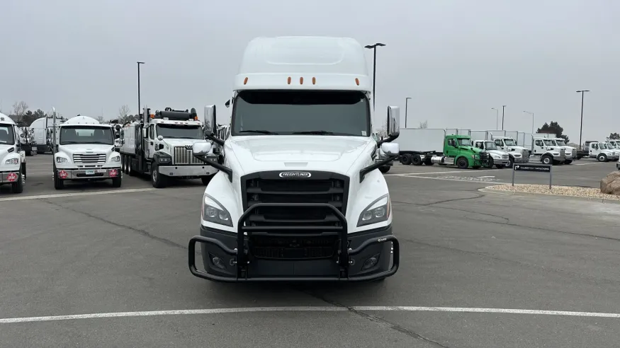 2023 Freightliner Cascadia 126 | Photo 2 of 22