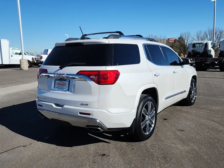 2019 GMC Acadia Denali | Photo 2 of 29