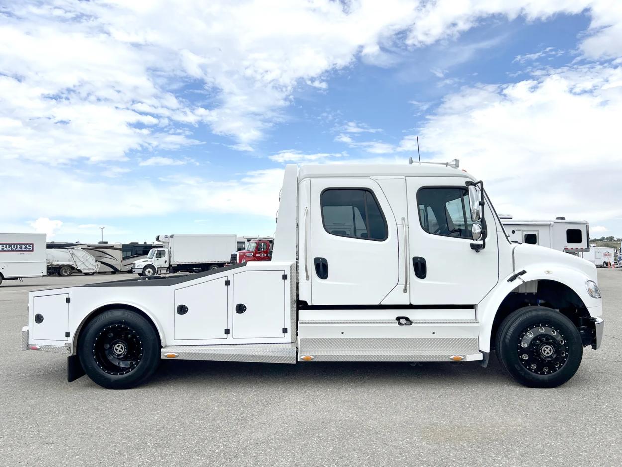 2018 Freightliner M2 106 Summit Hauler | Photo 16 of 23