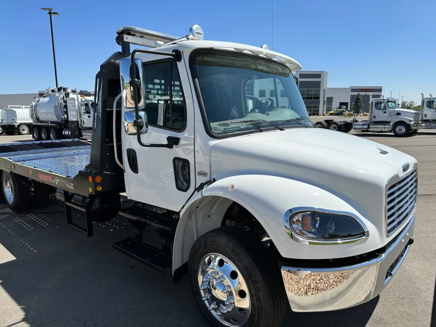 2024 Freightliner M2 106 | Photo 2 of 13