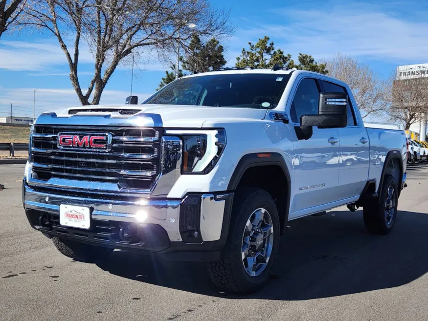 2025 GMC Sierra 2500HD SLE | Photo 3 of 31