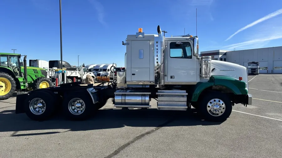 2020 Western Star 4900SA | Photo 4 of 22