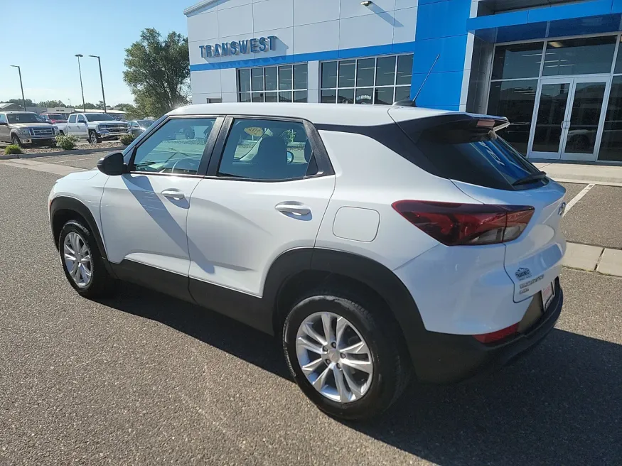 2023 Chevrolet Trailblazer LS | Photo 3 of 17