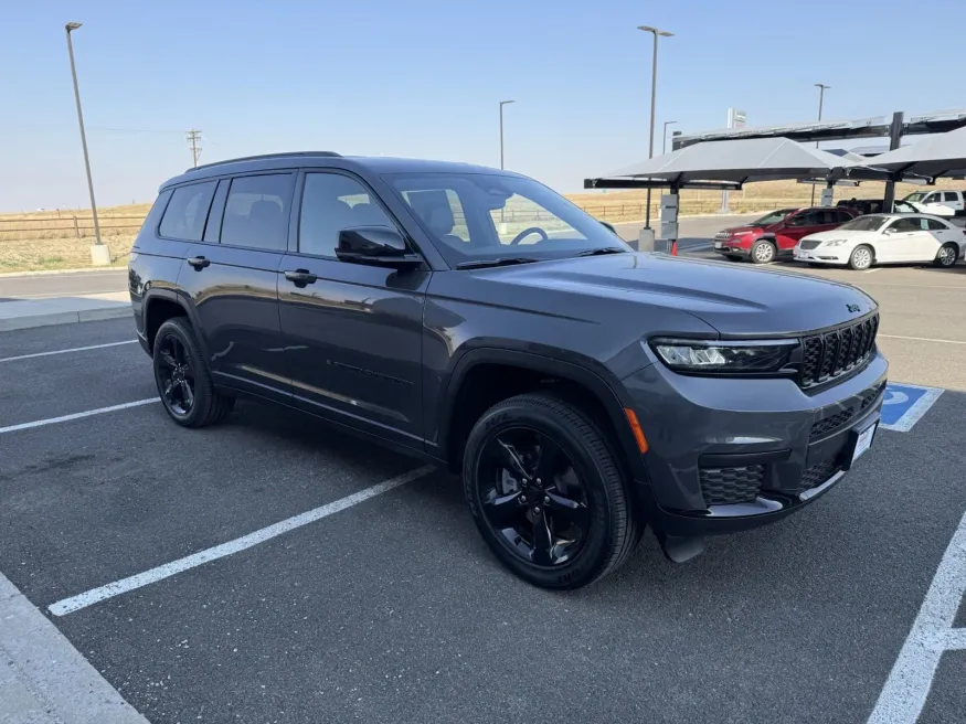 2024 Jeep Grand Cherokee L Altitude | Photo 6 of 17