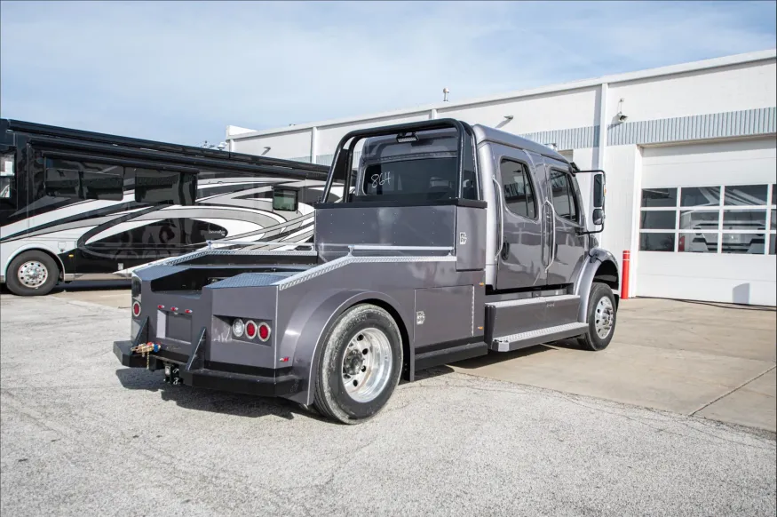 2023 Freightliner M2 106 Bolt | Photo 8 of 14