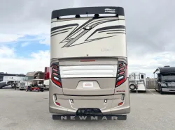 2023 Newmar Super Star 4065 | Thumbnail Photo 18 of 26