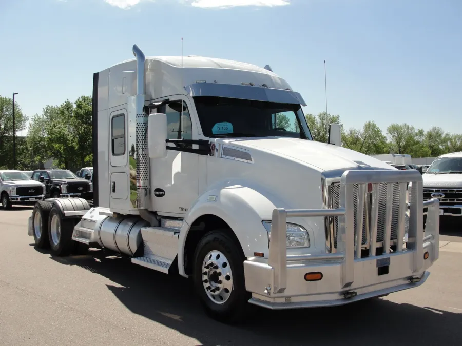 2017 Kenworth T880 | Photo 7 of 22