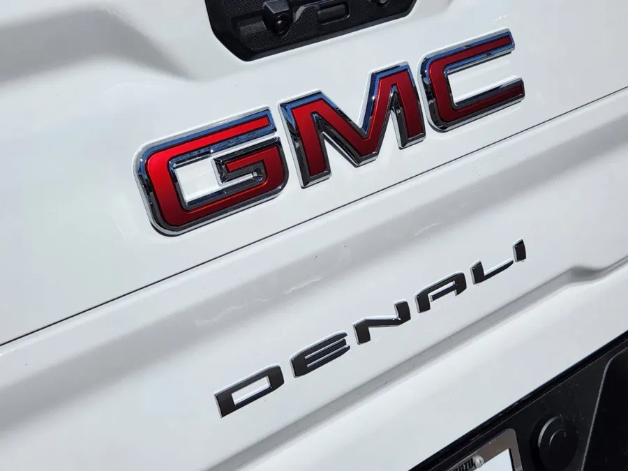 2025 GMC Sierra 2500HD Denali | Photo 13 of 29